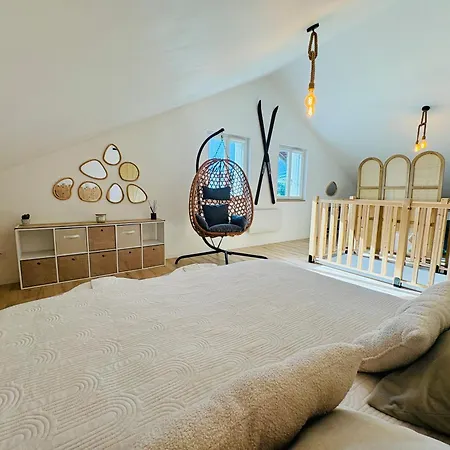 Apartment Cocon Savoyard - Vues Alpes - 2 King Size - Rando & Vtt - Parking Albertville